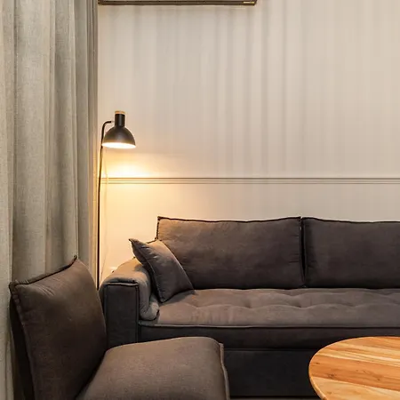 Coco By Halu! : Neoclassical With Balcony Lägenhet