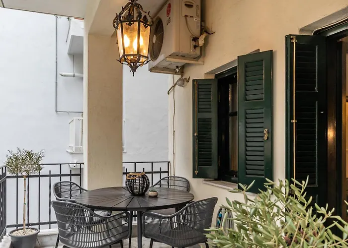 Coco By Halu! : Neoclassical With Balcony Thessaloníki